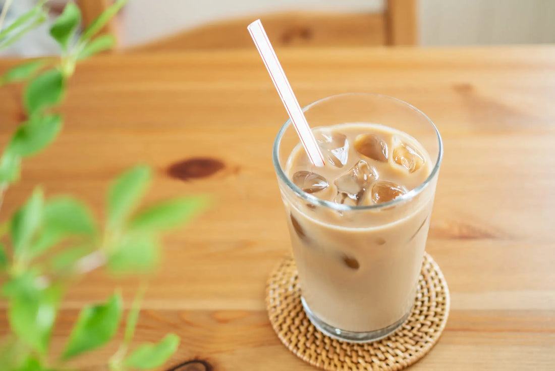 冷たい牛乳で作るアイスカフェオレのレシピ｜自宅でカフェ気分を楽しもう